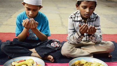 أخصائية تغذية توضح طرق تدريب الأطفال على صيام رمضان