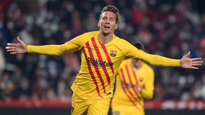 دي يونج يودع الجماهير للرحيل عن برشلونة