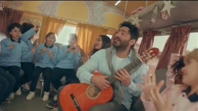 بالتعاون مع أبنائه لأول مرة.. تامر حسني يطرح أغنية رمضان كريم | فيديو