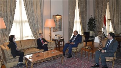 وزير الخارجية يستقبل رئيس شبكة حلول التنمية المستدامة بالأمم المتحدة 