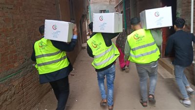 بالخير جايين.. صناع الخير توزع 50 ألف كرتونة مواد غذائية بالشرقية والمنوفية | صور