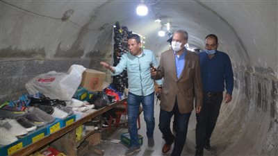 خلال تفقده أنفاق المشاة بميدان المؤسسة.. محافظ القليوبية يحيل مسئولي النظافة والإشغالات بالمنطقة للتحقيق