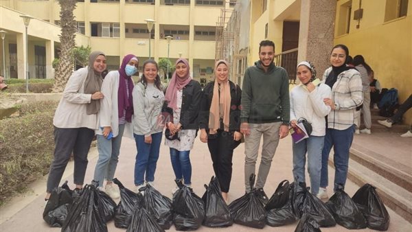 بعض الطلاب المشاركين