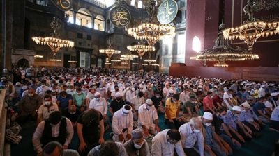 لأول مرة منذ 88 عامًا.. عودة صلاة التراويح في مسجد آيا صوفيا بإسطنبول | فيديو جراف