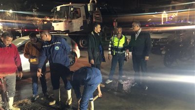 انفجار ماسورة مياه في الدقي.. والدفع بـ6 شفاطات لبدء الإصلاح