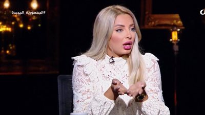مي حلمي: اشتغلت من ورا أهلي.. وممكن أحلق شعري زي شيرين عبد الوهاب