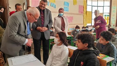 محافظ بورسعيد يتابع انتظام سير امتحانات الصف الرابع الابتدائي | صور 