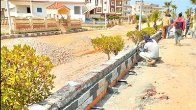 تركيب الطوب الفرعوني وتمهيد الطرق استعدادا لاستقبال المصطافين بمصيف بلطيم