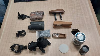 ضبط بندقية مفككة وعدد من المناظير بمطار برج العرب الدولي