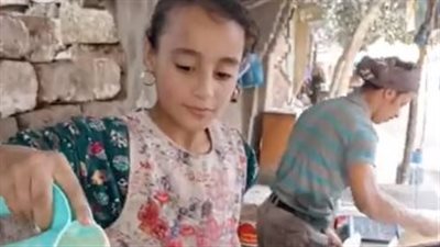 جنة وشهد بيساعدوا والدهم في صناعة كنافة رمضان: بننزل الشغل بعد ما نرجع من المدرسة | بث مباشر