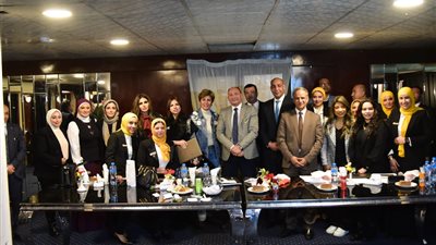 الضرائب تنظم ندوة تثقيفية عن دور المرأة في التجارة الإلكترونية 