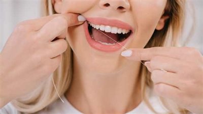 حكم استخدام خيط الأسنان للصائم.. تعرف على مفسدات الصيام في نهار رمضان