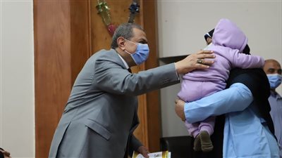 وزير القوى العاملة يسلم 30 عقد عمل لذوي الاحتياجات الخاصة بالقليوبية