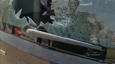 مهتز نفسيًا يهشم سيارات العاملين في شركة المصرية للاتصالات بالإسماعيلية