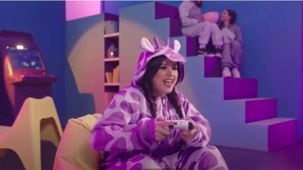 ياسمين عبد العزيز