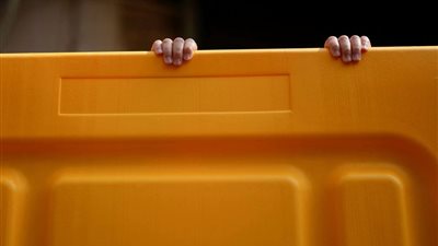 قيود قاسية.. الدبلوماسيون الغربيون يطالبون الصين بعدم فصل الأطفال المصابون بـ كورونا عن ذويهم 