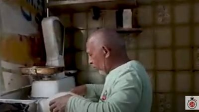 صاحب أقدم محل لبيع الكنافة بالقاهرة لـ الشباب: انزلوا اشتغلوا..الشغل كتير 