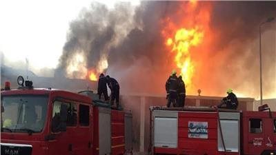 السيطرة على حريق نشب في محل خردة بالعاشر من رمضان بعد انفجار أسطوانة غاز