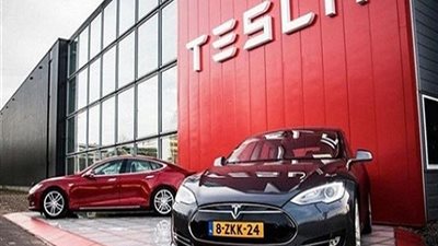 شركة تسلا تتجه لاستخراج معدن الليثيوم بعد ارتفاع تكلفة البطاريات