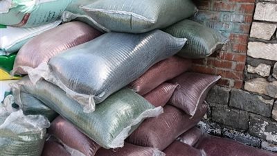 ضبط 25  طن بولي إيثيلين و12 طن حبيبات بلاستيك وعدد من المخالفات في حملة تموينية بالدقهلية | صور