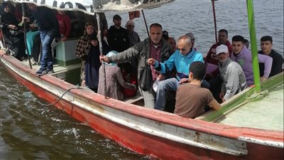 ضبط 6 معديات بسبب الحمولة الزائدة في البحيرة