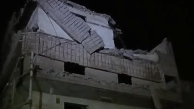 تحطم سيارة في انهيار عقار جزئيًا بالدقهلية | صور