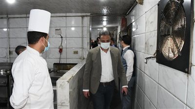 في حملة تفتيشية.. محافظ الفيوم يوجه بغلق مطعم بعد ضبط لحوم منتهية الصلاحية