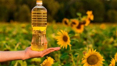 التموين تعلن استيراد 5 آلاف طن زيت عباد في عبوات 1 لتر