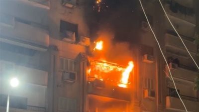 اندلاع حريق هائل في 3 طوابق بأحد العقارات بمنطقة حلوان | فيديو