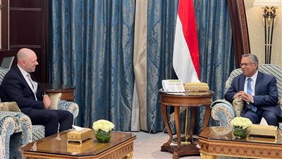 رئيس مجلس الشورى اليمني للسفير البريطاني: نمضي قدما لإنهاء التمرد والانقلاب المدعوم من إيران 