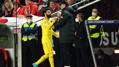 كلوب يكشف موقفه من رحيل محمد صلاح عن ليفربول 