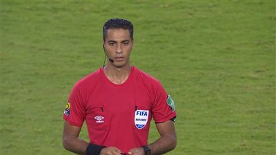 بقيادة أمين عمر.. طاقم حكام دولي مصري يدير لقاء حسم لقب الدوري التنزاني