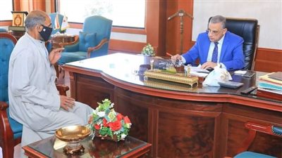 محافظ سوهاج يلتقي 90 مواطنًا لبحث مطالبهم وحل شكواهم