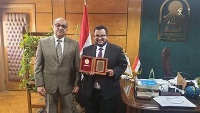  جامعة أسيوط تهنئ مدرس مساعد بعد حصوله على أعلى جائزة علمية في الكيمياء باليابان