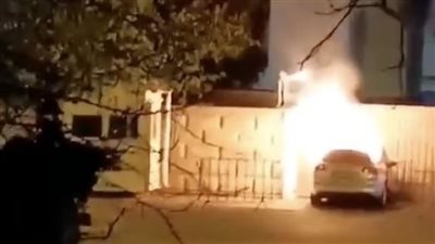 روماني يحرق نفسه أمام سفارة روسيا ببوخاريست.. وموسكو: هيستريا كره الروس 