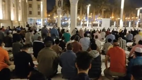 صلاة الجمعة بمسجد