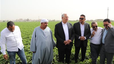 زيادة إنتاج المحصول وتوفير المياه.. وزير الزراعة يطالب المزارعين بالتحول للري الحديث
