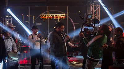 ملخص الحلقة 6 من مكتوب عليا.. أول لقاء بين هنادي وأيتن خلال أغنية ستو أنا | صور