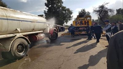 مصرع سائق ومساعده نتيجة انقلاب فنطاس بنزين أعلى محور الضبعة | بث مباشر