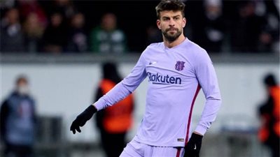 برشلونة يوضح طبيعة إصابة بيكيه أمام فرانكفورت في الدوري الأوروبي