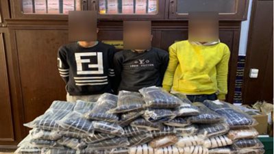  بأسلوب التسلق وكسر النافذة.. ضبط 3 أشخاص بتهمة سرقة محل بالموسكي