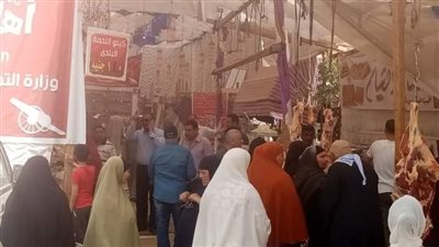 زحام على معارض أهلا رمضان والمنافذ المتنقلة بالفيوم لشراء السلع بأسعار مخفضة |صور