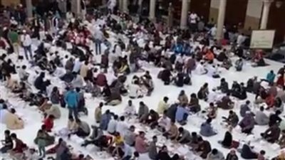 بحضور العشرات.. إفطار جماعي بالجامع الأزهر احتفالًا بمرور 1082 عامًا هجريًا على تأسيسه | بث مباشر