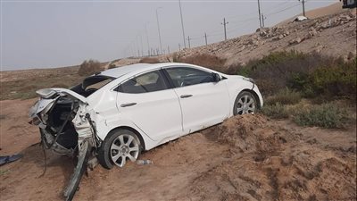 إصابة مواطن وزوجته في انقلاب سيارة على الطريق الدولي بئر العبد - القنطرة