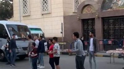 كلنا أخوات وبنحب بعض.. أقباط بورسعيد يوزعون وجبات إفطار على الصائمين | بث مباشر