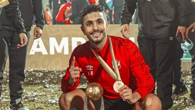 انقسام في الأهلي حول التجديد لـ أيمن أشرف | خاص