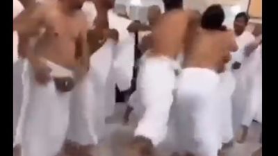 أزهري عن واقعة المشاجرة بالأيدي في الحرم المكي: دول مش رايحين يعتمروا وعليهما إثم وذنب عظيم