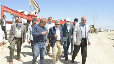 رئيس هيئة قناة السويس يتابع بدء استزراع أسماك الدنيس والبلطي بإجمالي 2.5 مليون زريعة
