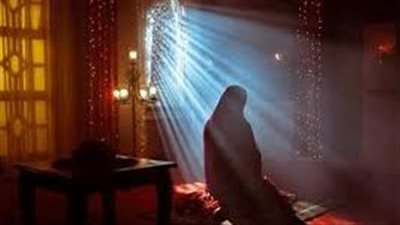 الأزهر: الأفضل في حق المرأة الصلاة في بيتها.. وإن خرجت فبإذن زوجها 