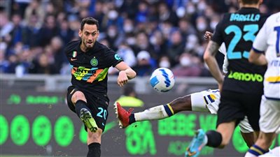 إنتر يجتاح هيلاس فيرونا بالدوري الإيطالي ويقلص الفارق لنقطة مع ميلان 